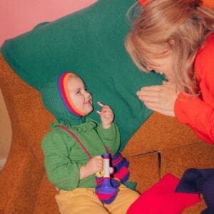 cagoule-verte-enfant-laine-francaise-vert-emeraude-arc-en-ciel