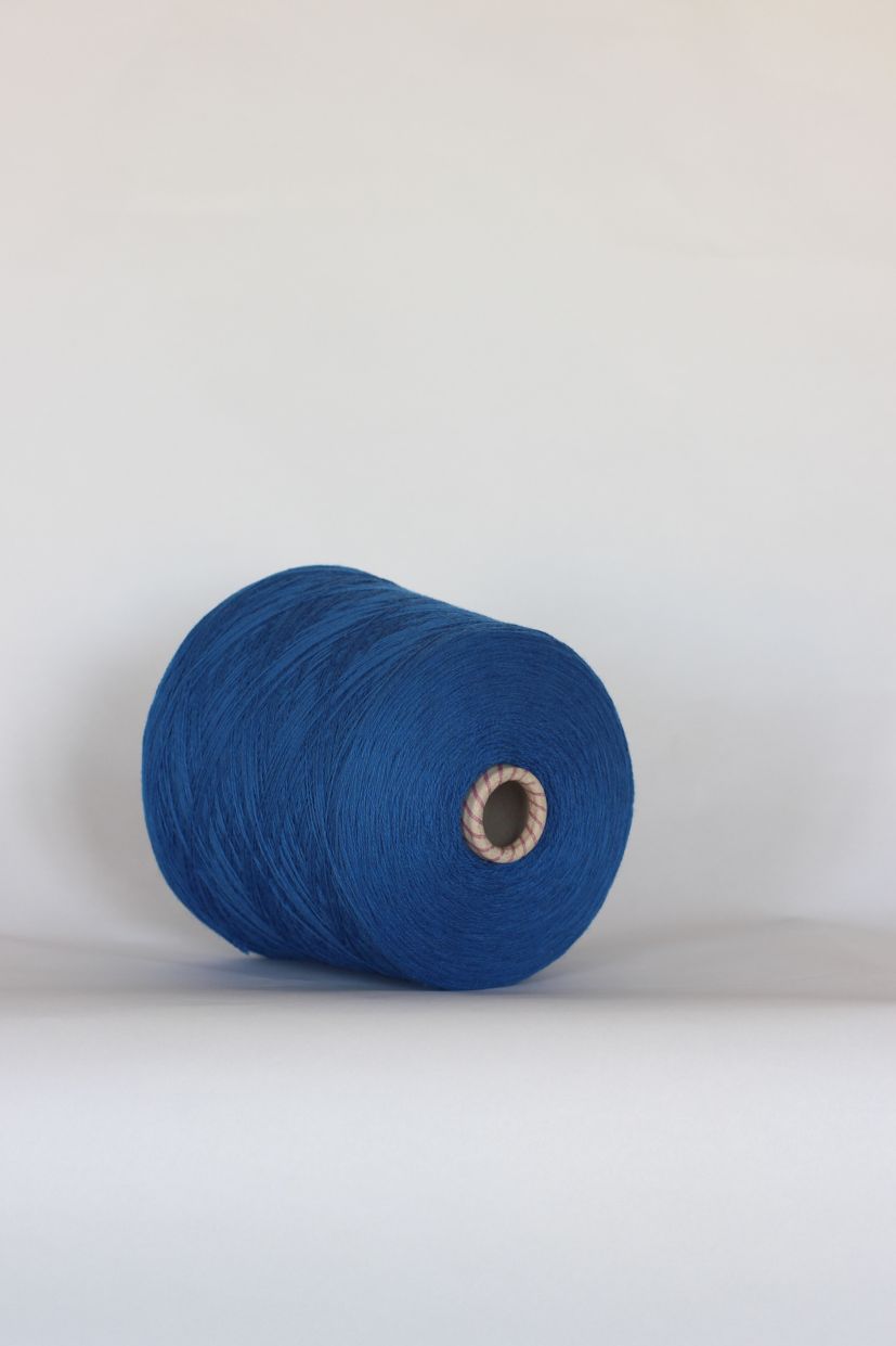 cone-laine-merinos-laine-francaise-merinos-darles-fil-peigne-bleu-electricite