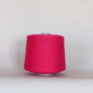 cone-laine-rose-laine-francaise-merinos-darles-fil-peigne-rose-framboise