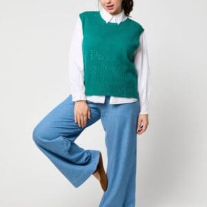 Pull vert emeraude 100% laine mérinos d'Arles. Sans manche. Maille Ajourée.