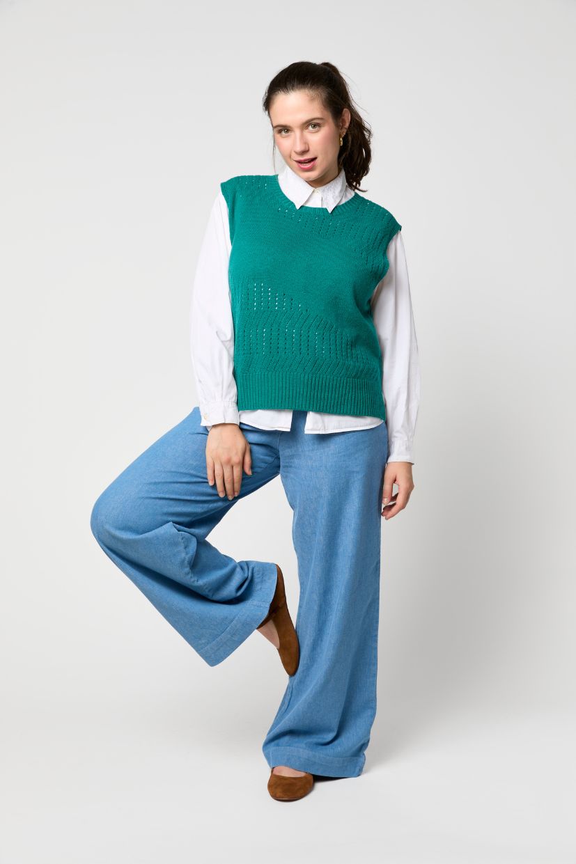Pull vert emeraude 100% laine mérinos d'Arles. Sans manche. Maille Ajourée.