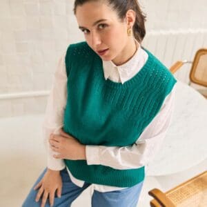Pull vert emeraude 100% laine mérinos d'Arles. Sans manche. Maille Ajourée.