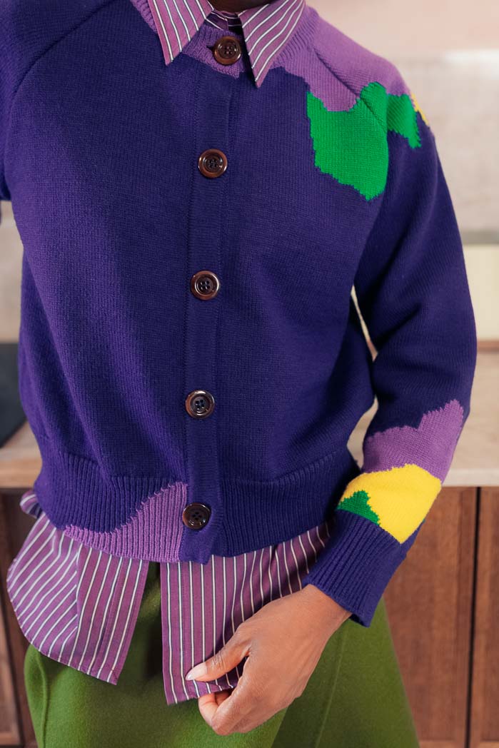 veste-intarsia-christie-bleu-marine-portee-buste-chandam