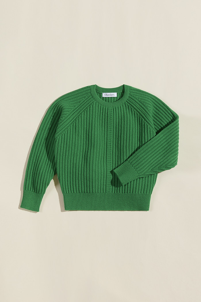 Pull chunky Vicky en laine française vert Croco, packshot à plat sur fond beige